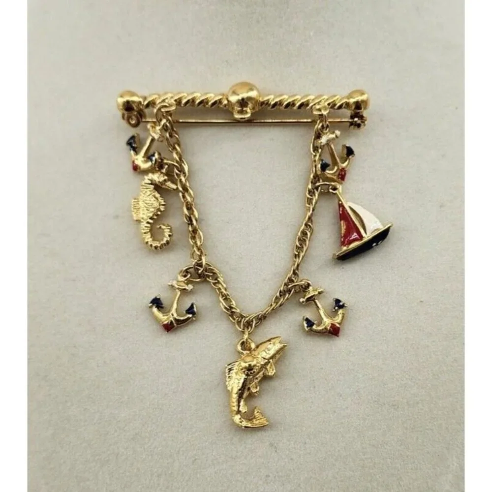 Unbranded Gold Tone Brooch Bar With Chain and 7 Nautical Themed Charms